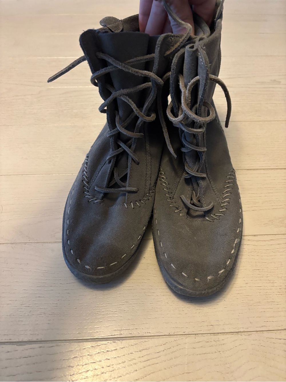 KEDS size 8.5 shearling moccasin boots